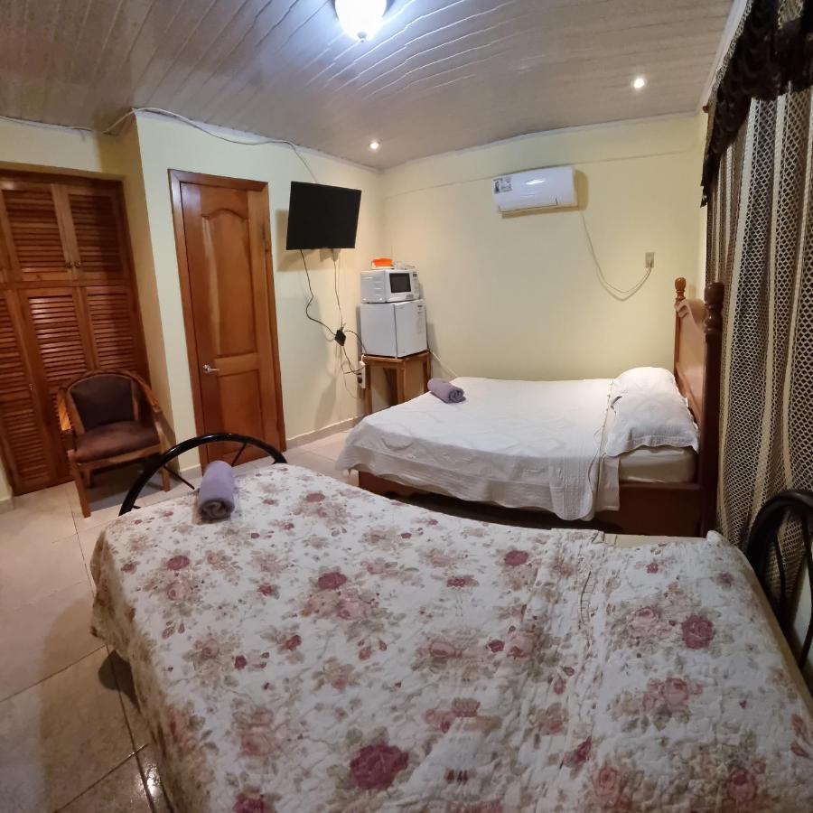Hostal Bocas Tropical Paradise Bocas del Toro Exterior photo